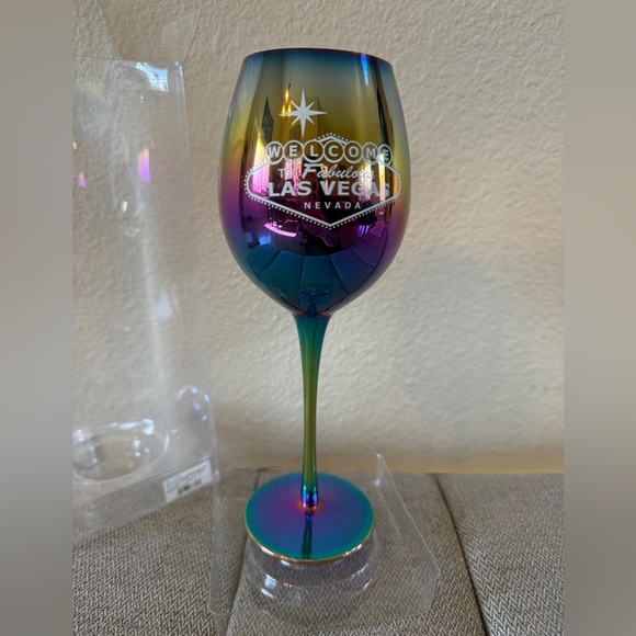 Welcome to Fabulous Las Vegas Nevada Colored Wine Glass - Picture 3 of 15
